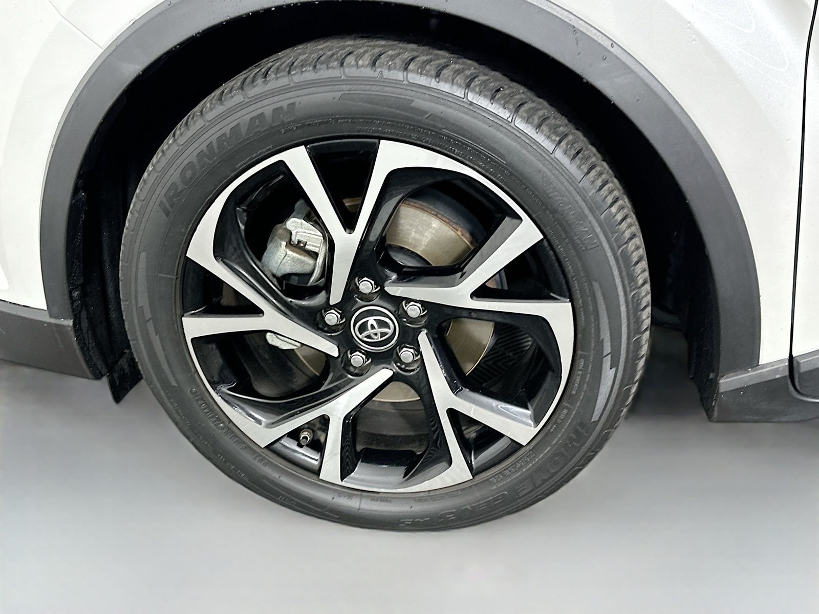 Used 2019 Blizzard Pearl Toyota XLE image 29