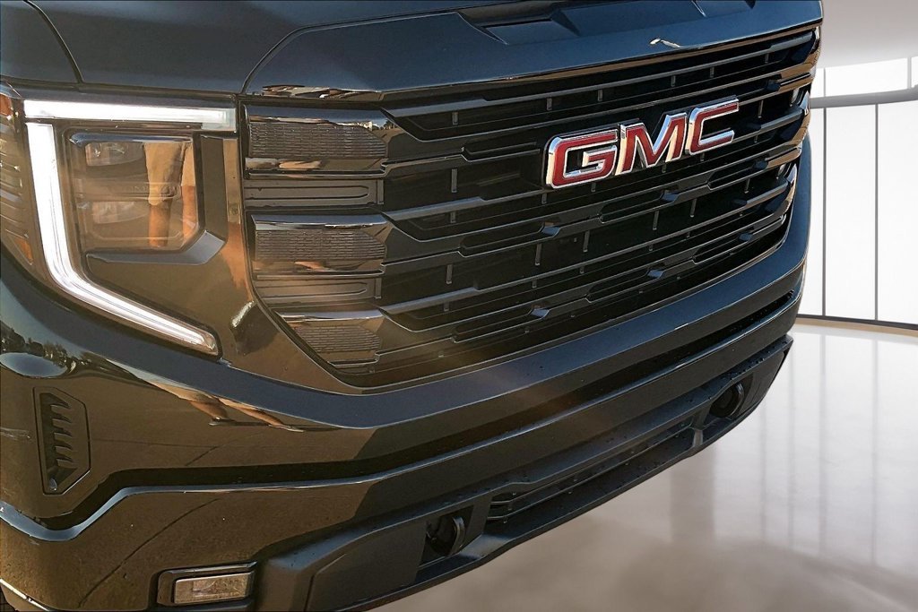 Used 2024 Black GMC Elevation image 31
