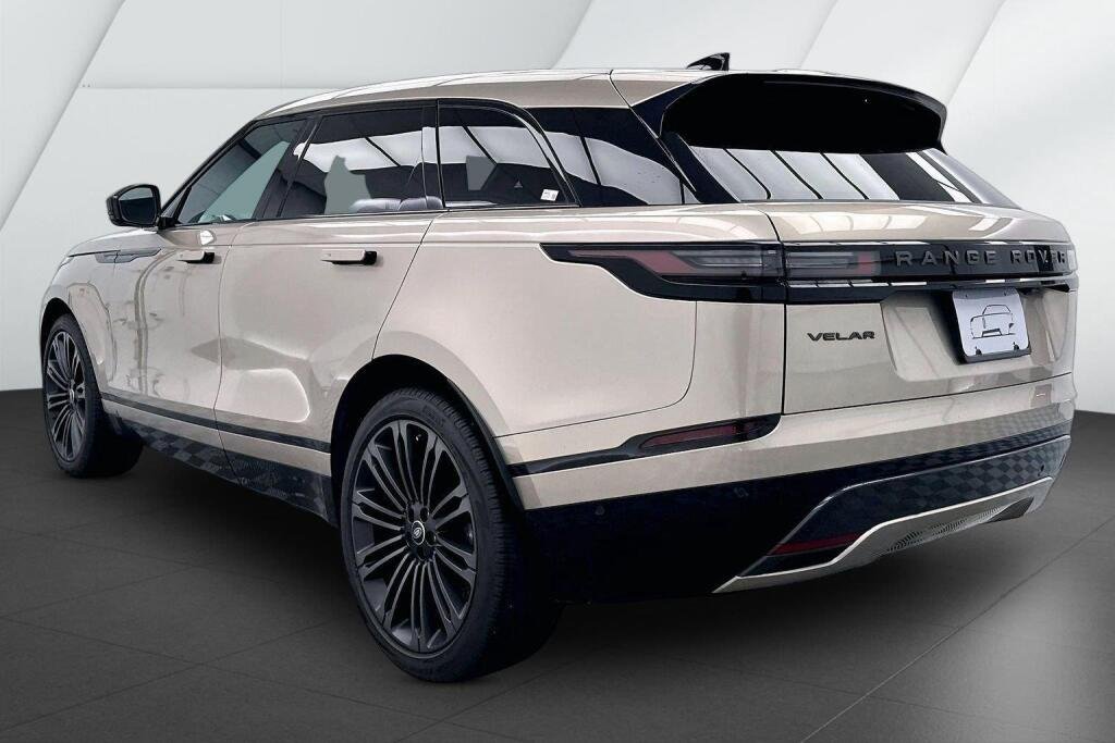 New 2026 Batumi Gold Premium Metallic Land Rover Dynamic SE image 7