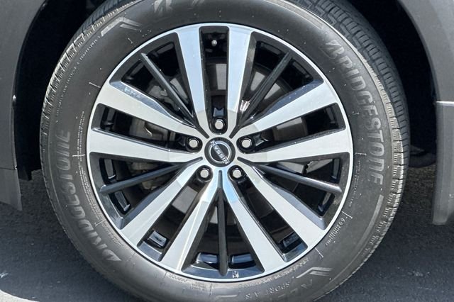 Used 2023 Beige Nissan Platinum image 25