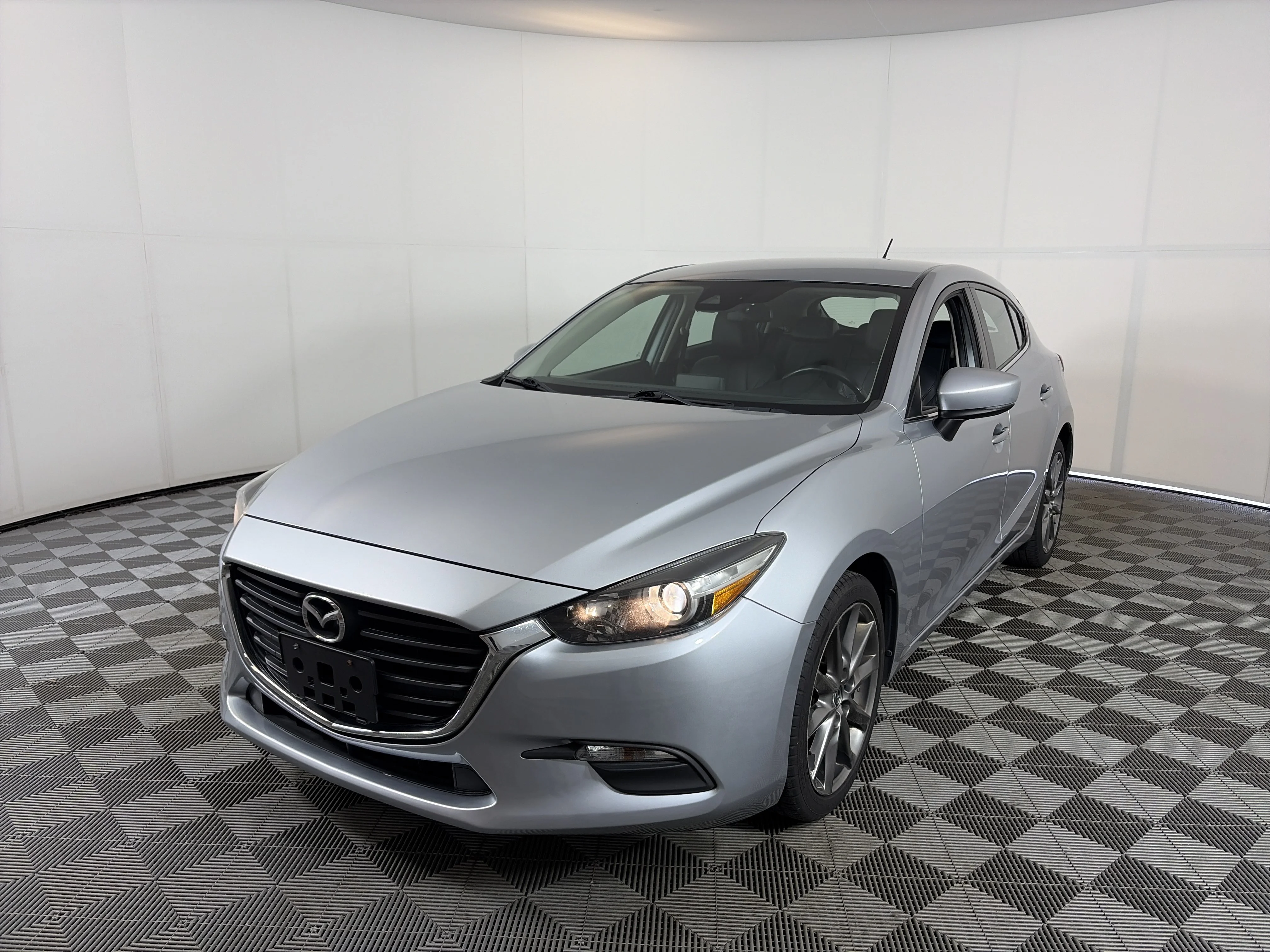 Used 2018 Sonic Silver Metallic Mazda Touring image 2