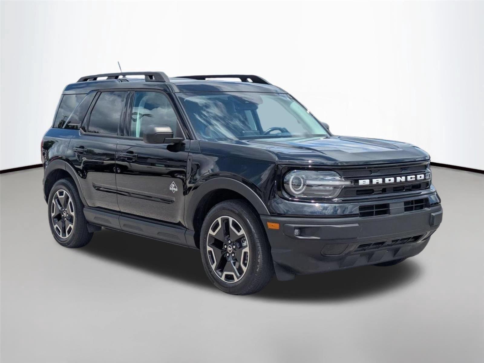 Used 2023 Shadow Black Ford Outer Banks image 3