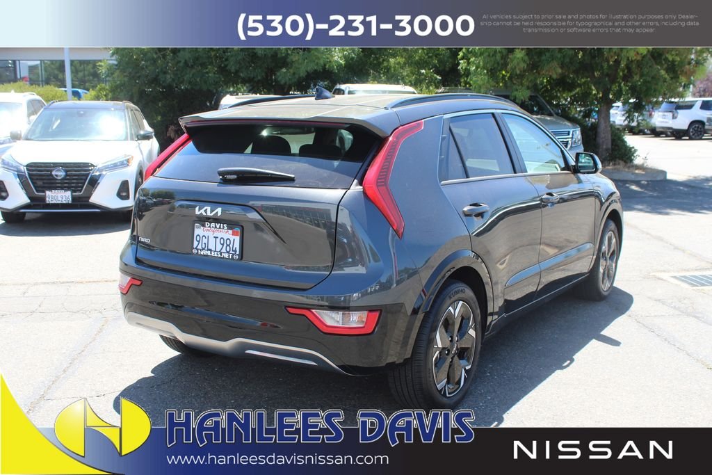 Used 2023 Gray Kia Wind image 7