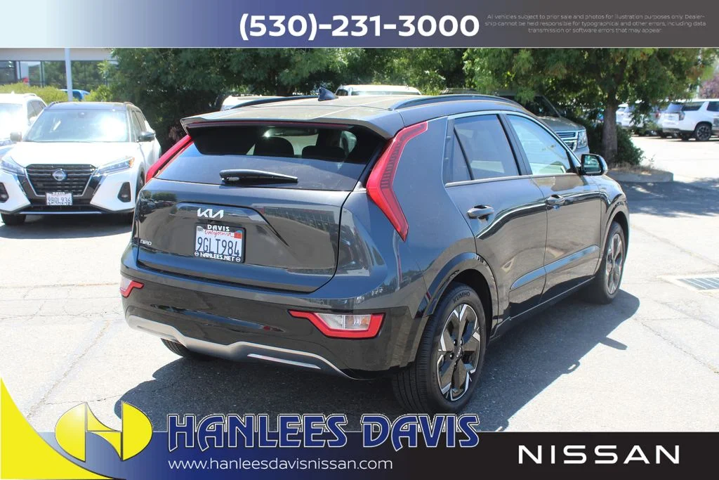 Used 2023 Gray Kia Wind image 7