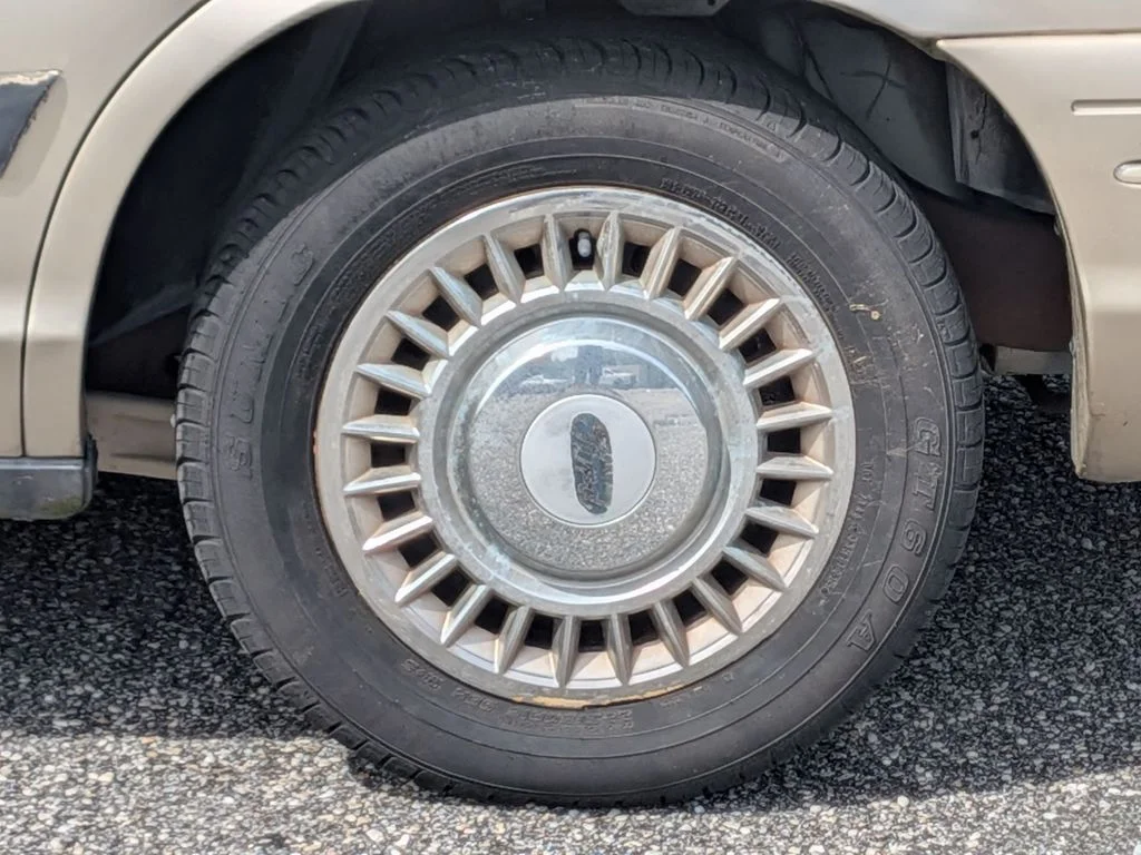 Used 1999  Ford Base image 9