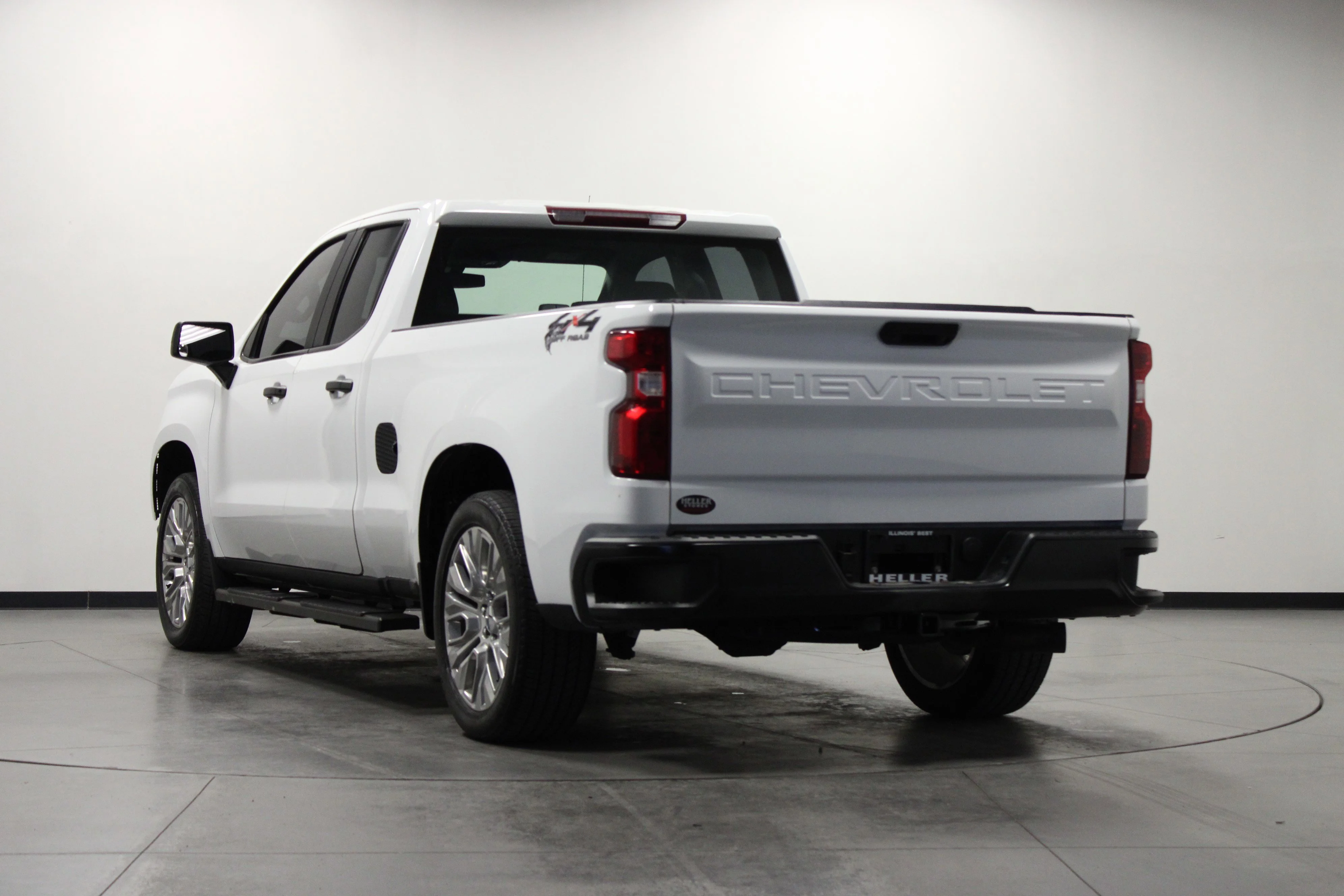 Used 2022 Summit White Chevrolet WT image 6
