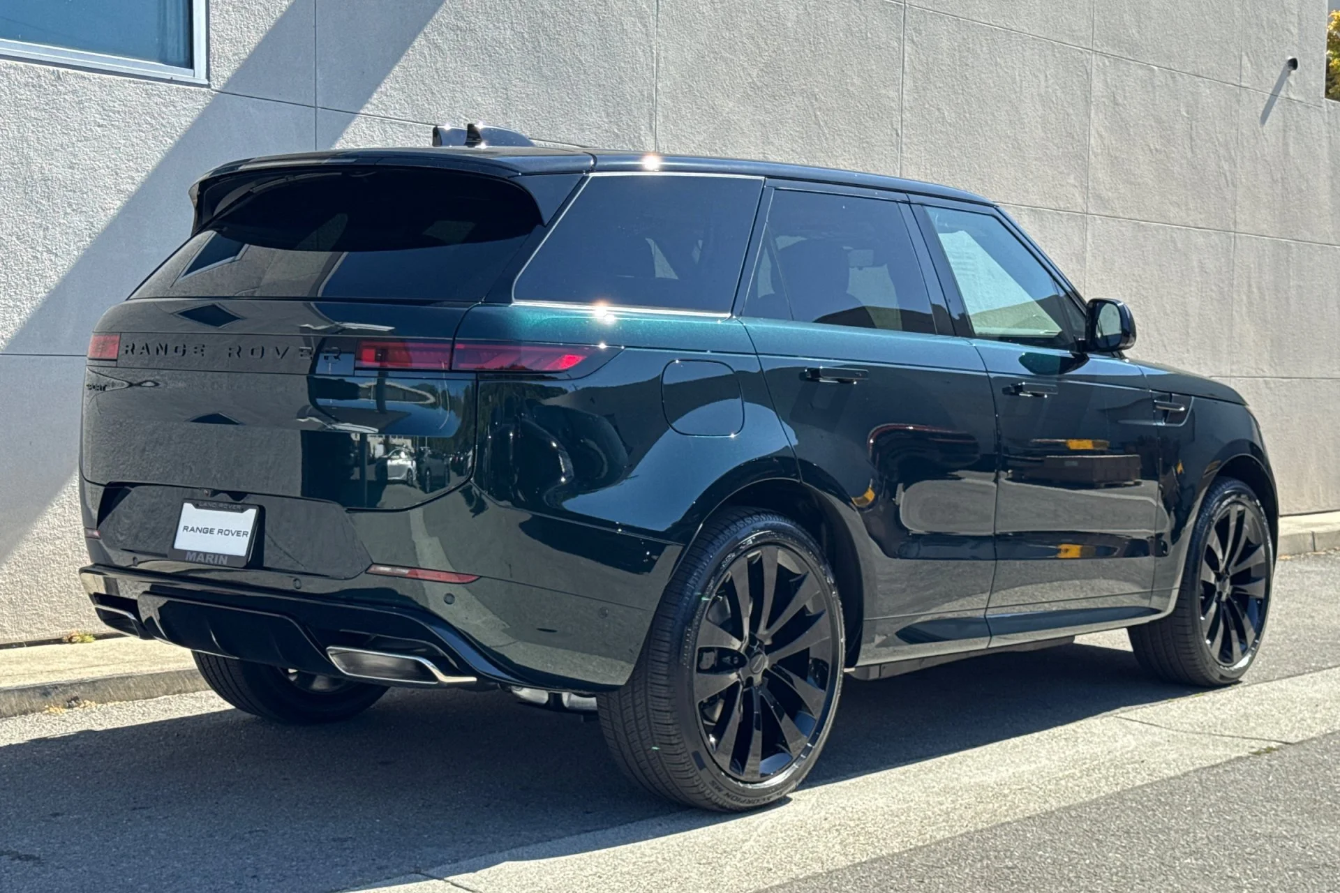 New 2026 British Racing Green Land Rover Dynamic SE image 2