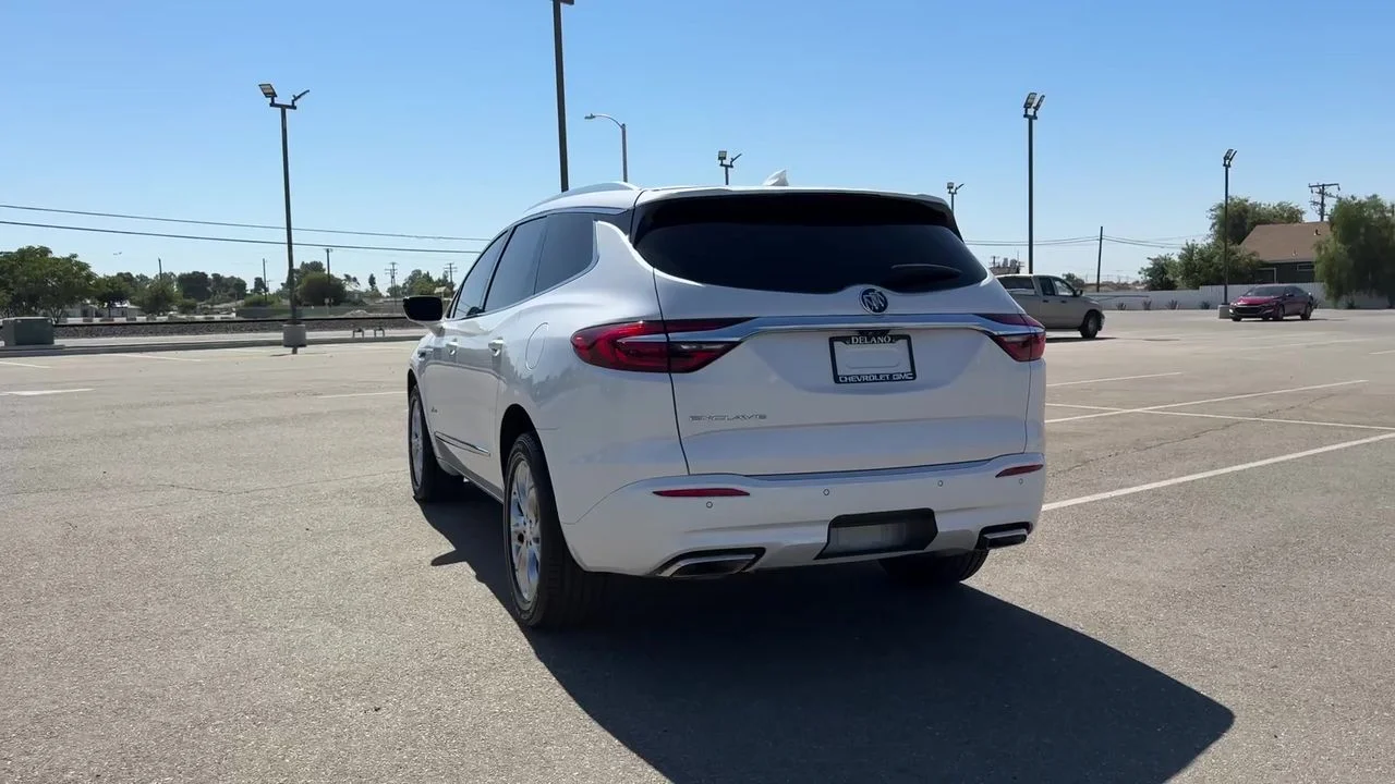 Used 2021 WHITE FROST TRICOAT Buick Avenir image 42