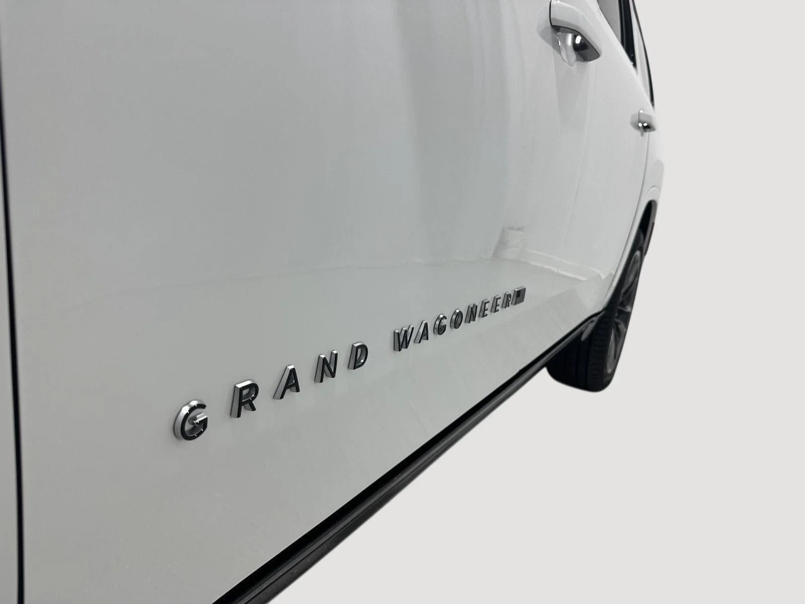 Used 2024 White Jeep Series II image 29