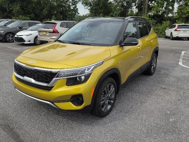 Used 2023 Yellow Kia S image 3