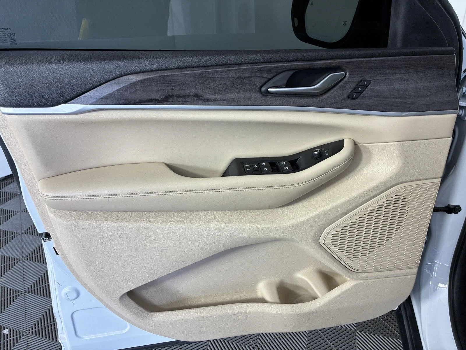 Used 2023 Bright White Clearcoat Jeep Limited image 27