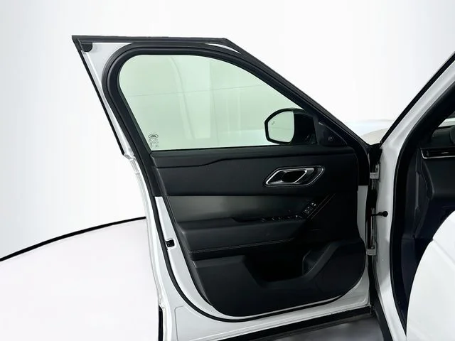 Used 2021 White Land Rover S image 11
