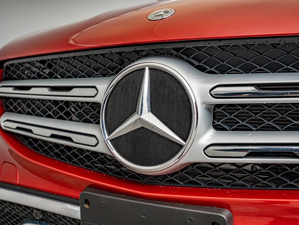 Used 2022 Manufaktur Cardinal Red Metallic Mercedes-Benz GLC 300 image 12