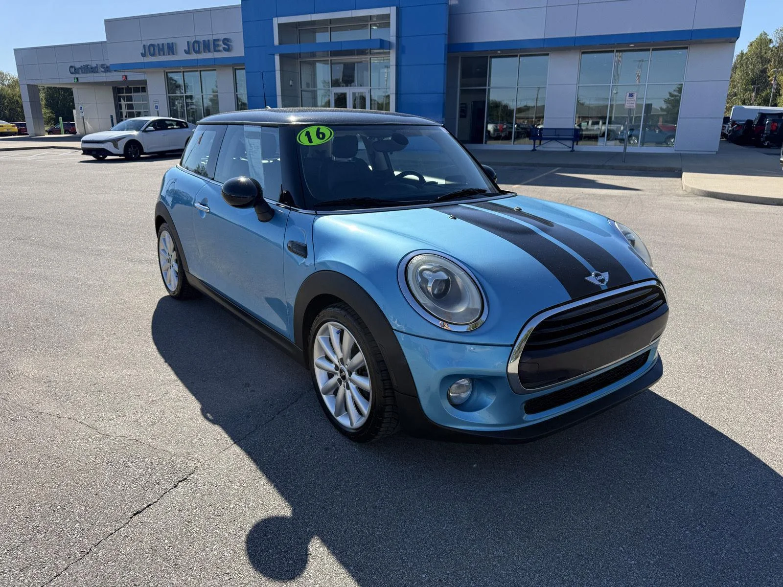 Used 2016 Electric Blue Metallic MINI HATCHBACK image 2
