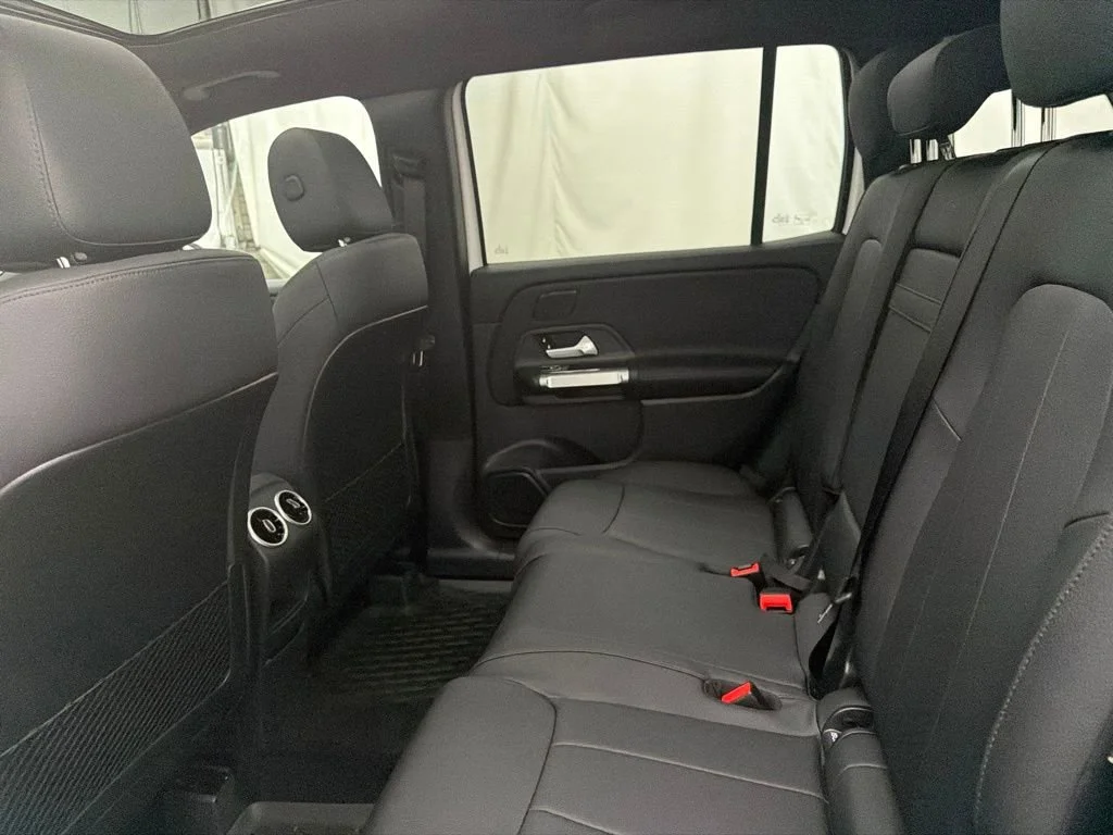 New 2026 White Mercedes-Benz GLB 250 image 20