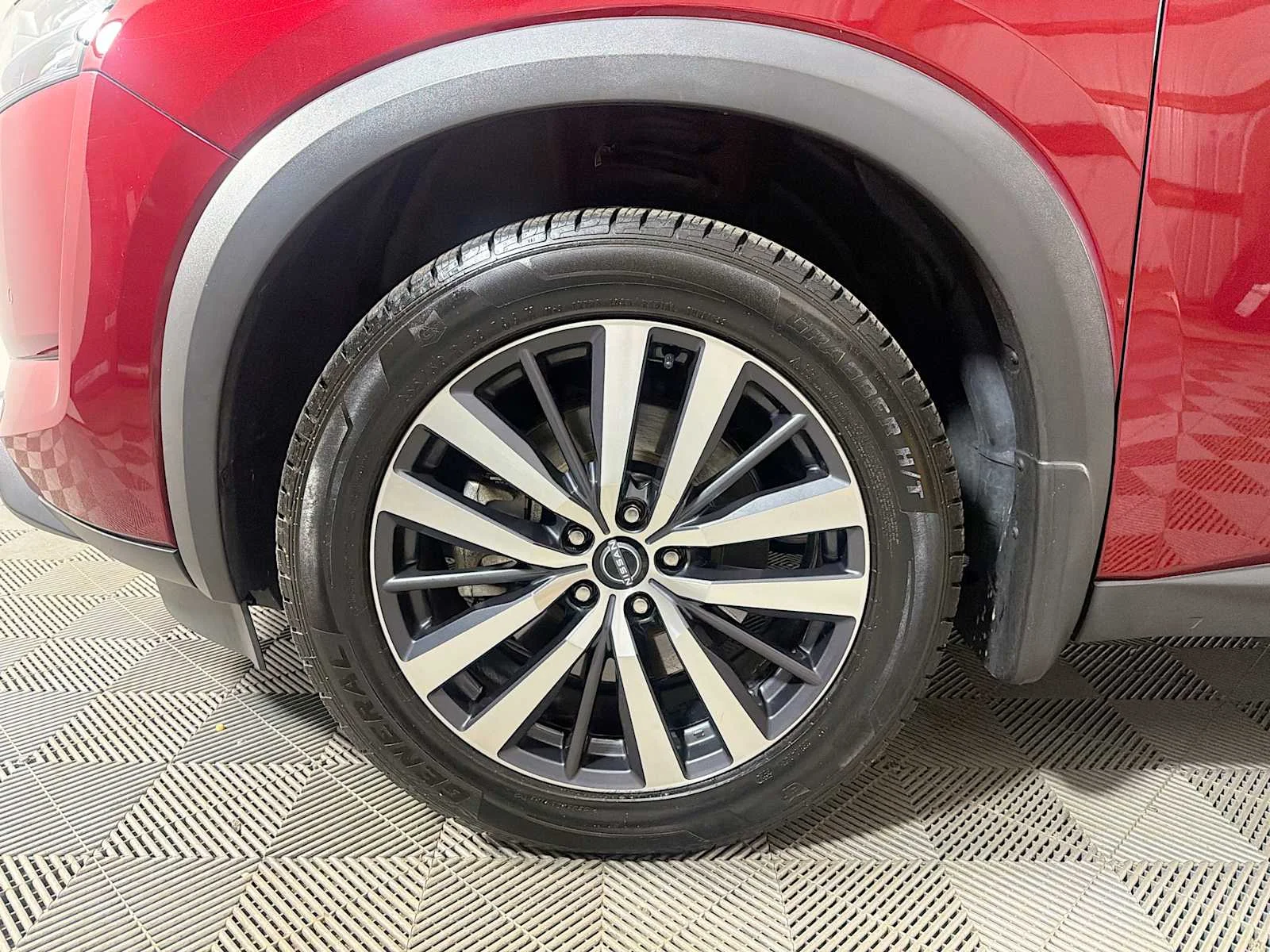 Certified Used 2022 Scarlet Ember Tintcoat Nissan Platinum image 31