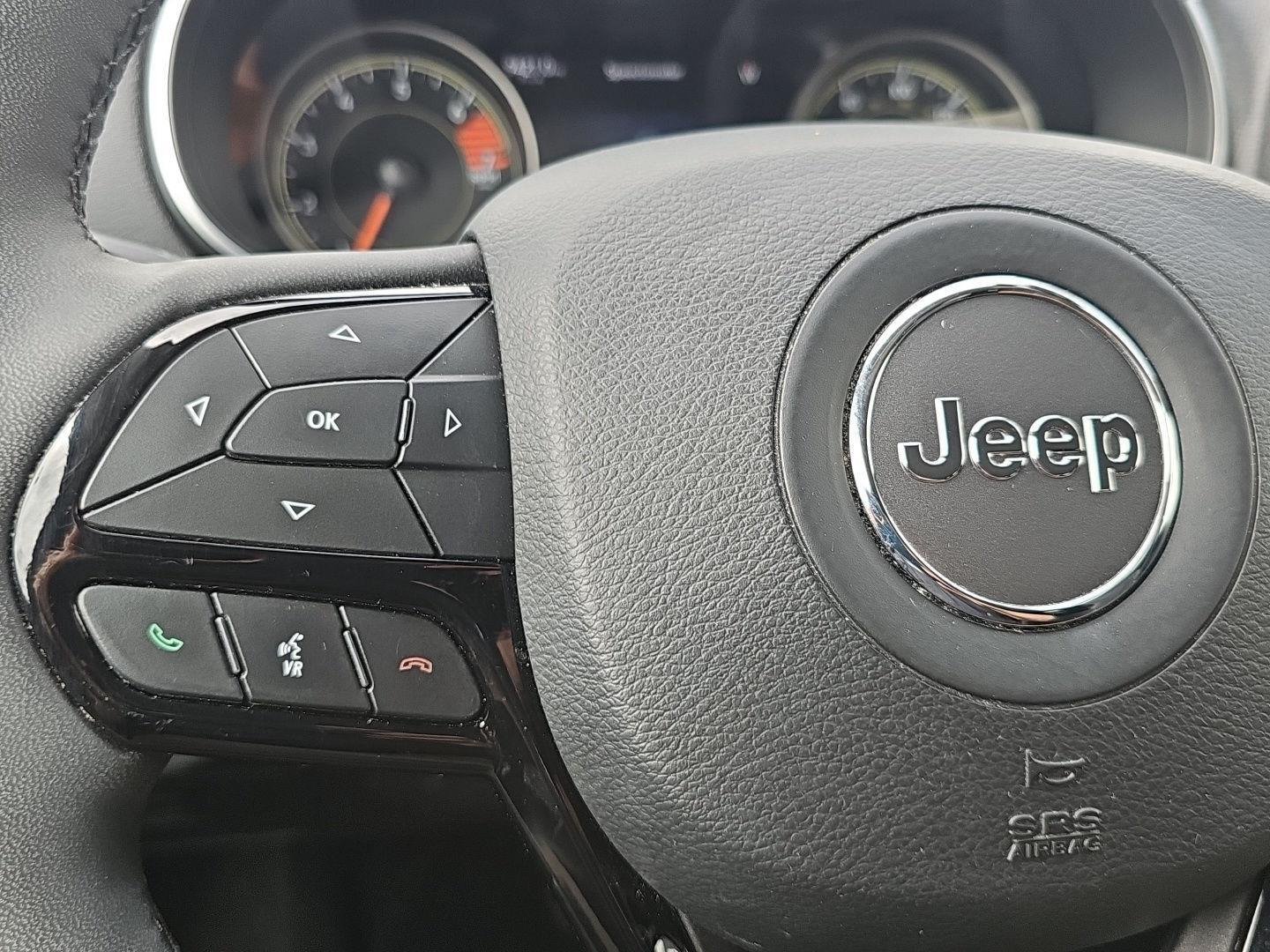 Used 2023 Diamond Black Crystal Pearlcoat Jeep Altitude Lux image 19