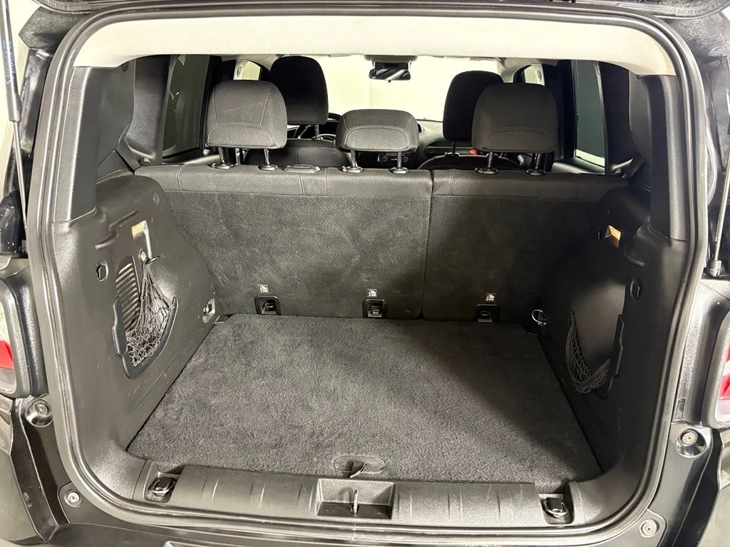 Used 2016 Black Jeep Trailhawk image 18