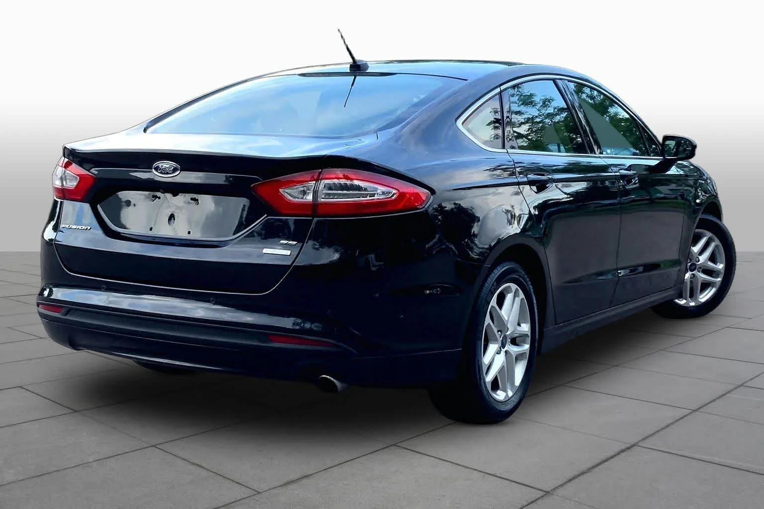 Used 2014 Tuxedo Black Metallic Ford SE image 12