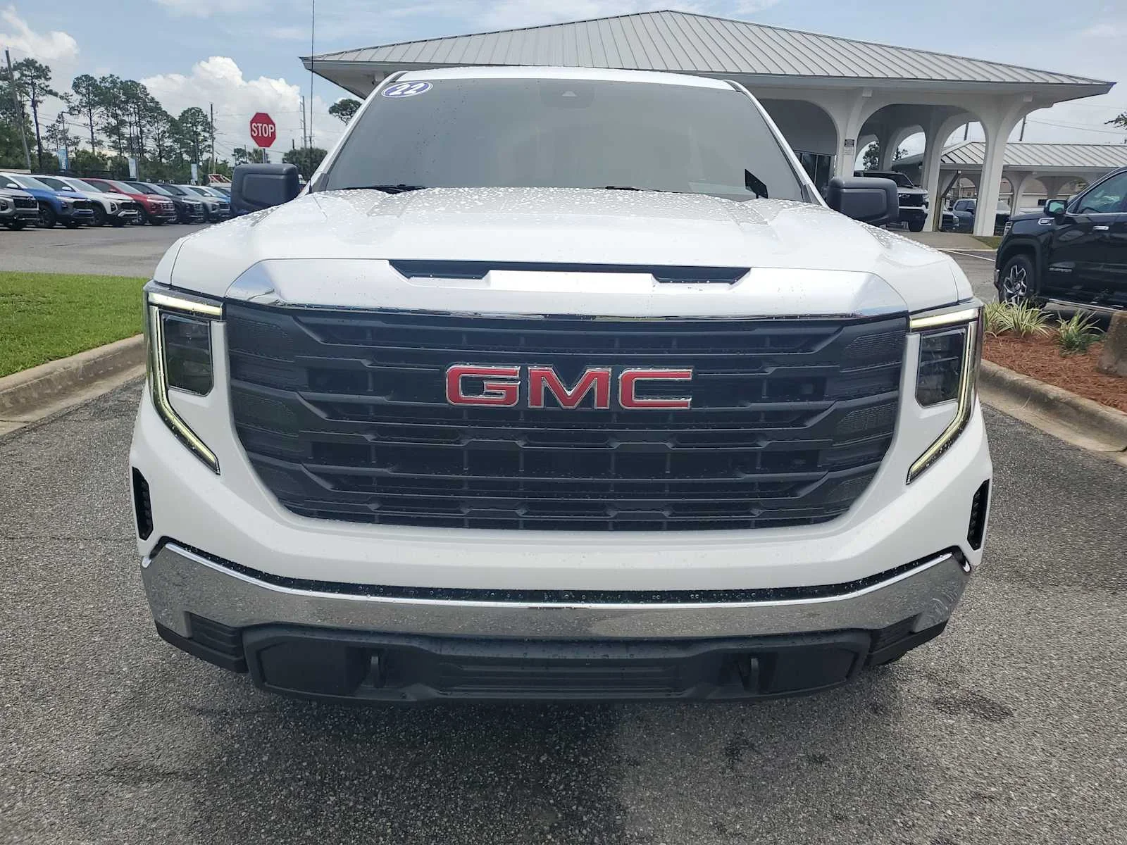 Used 2022 Summit White GMC Pro image 9