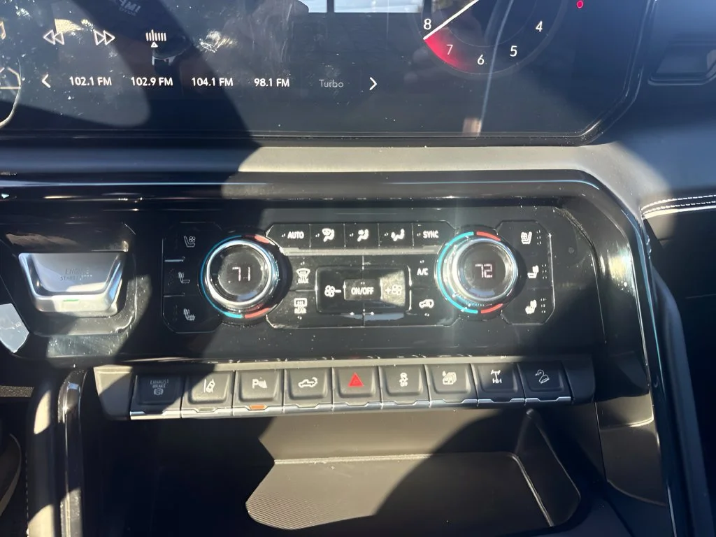 Used 2025 White GMC AT4X image 19