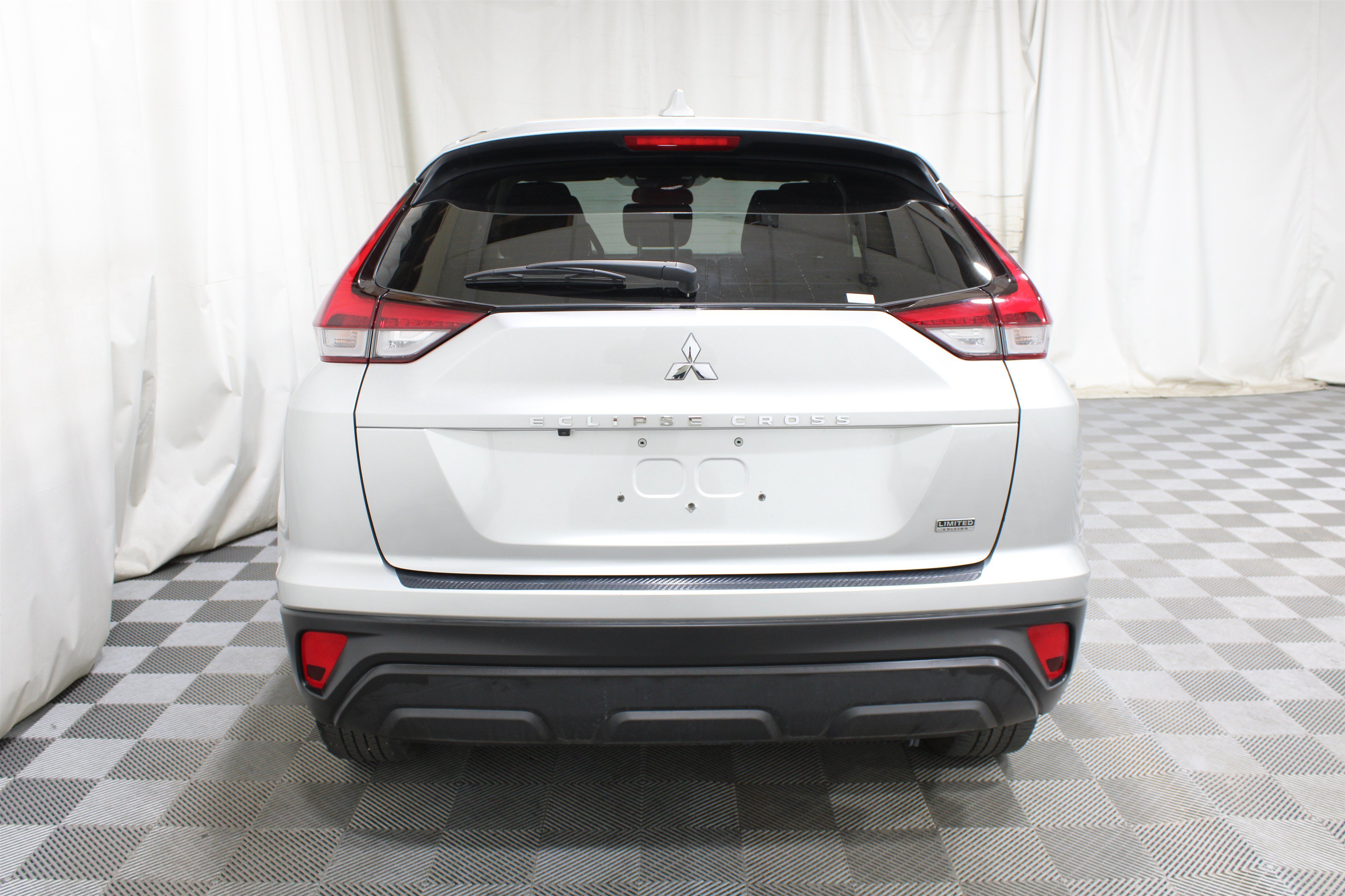 Used 2024 Alloy Silver Metallic Mitsubishi LE image 28