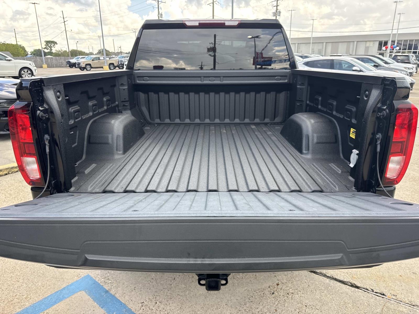 Used 2024 Onyx Black GMC Elevation image 8