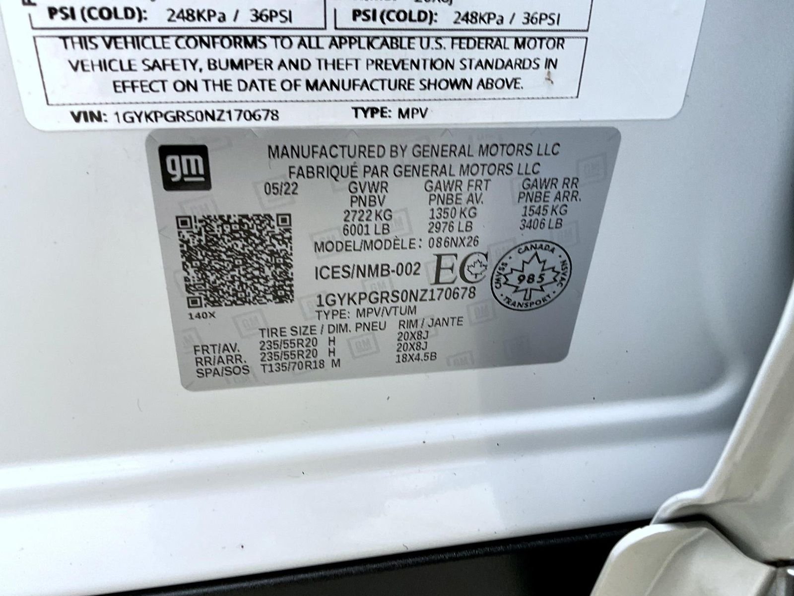 Used 2022 White Cadillac Sport image 27