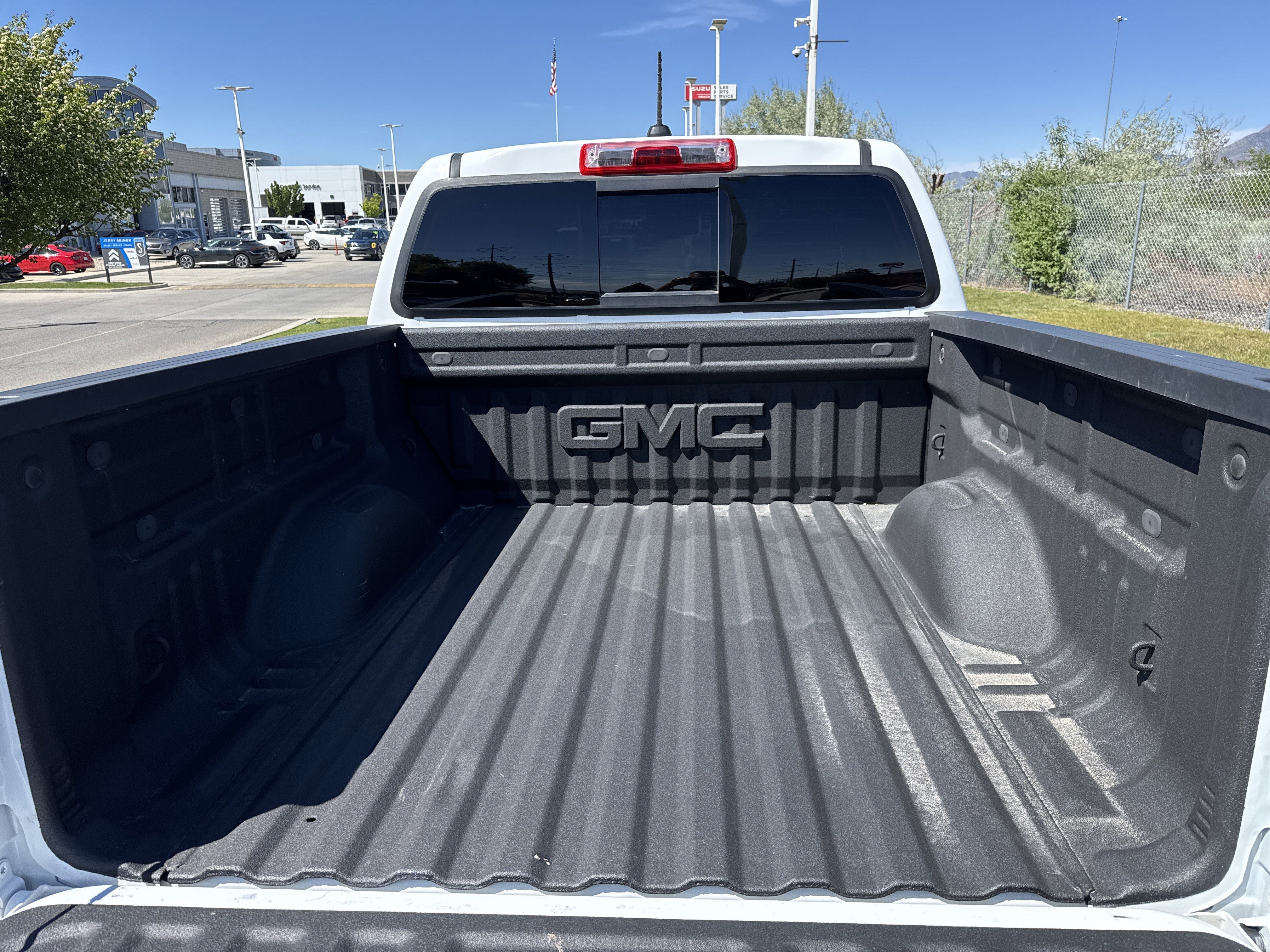 Used 2022 Summit White GMC AT4 - Leather image 26