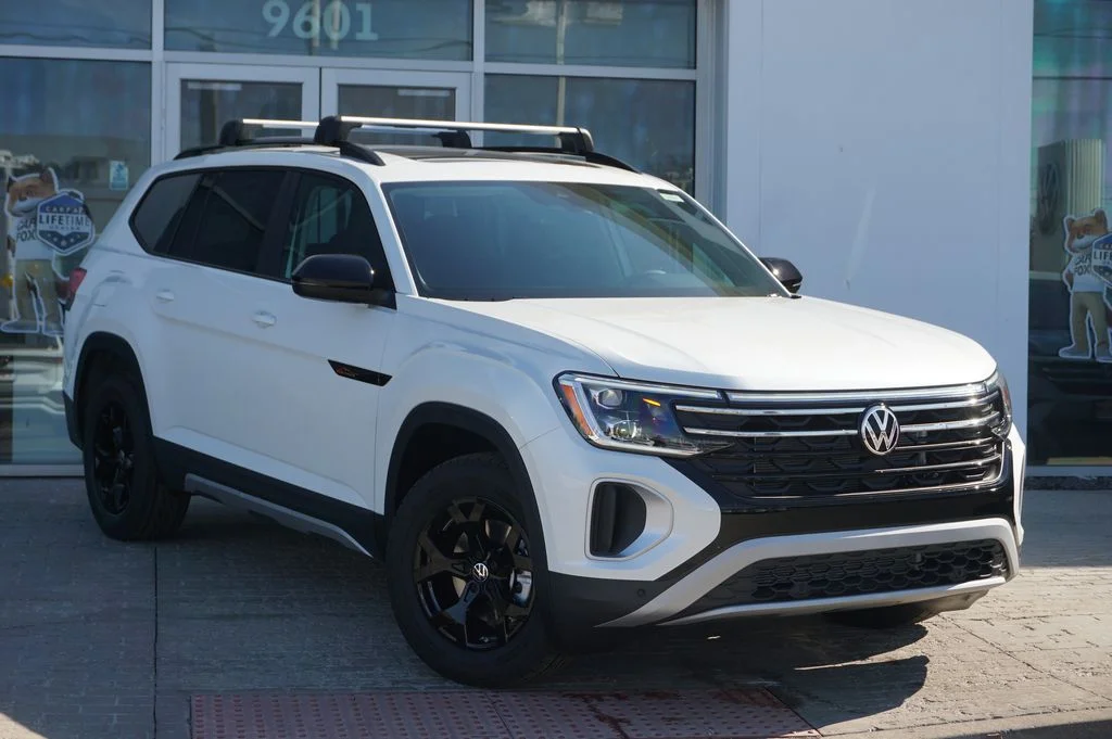 New 2026 White/off-white Volkswagen 2.0T Peak Edition image 3