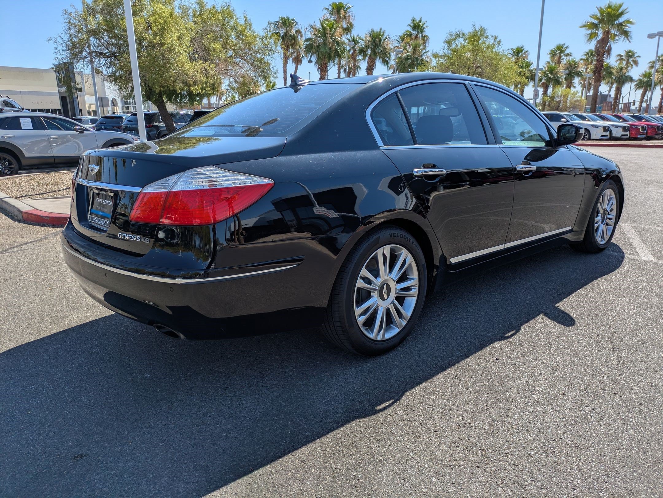 Used 2011 Black Noir Pearl Hyundai 4.6 image 5