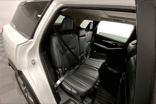 Used 2024 Majestic White INFINITI LUXE image 26