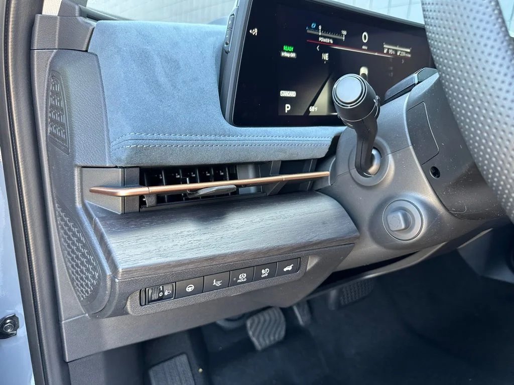 2025 Nissan ARIYA Platinum+ - Photo 32