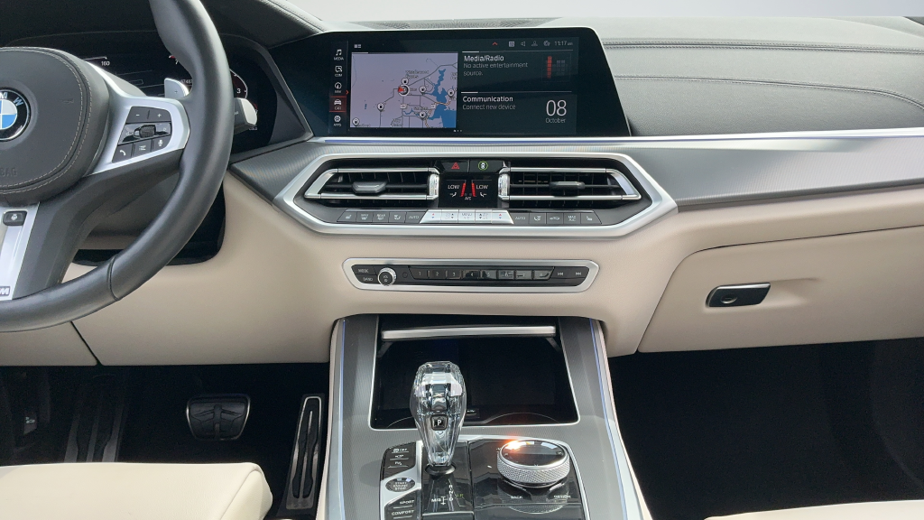 Used 2022 Gray BMW sDrive40i image 9