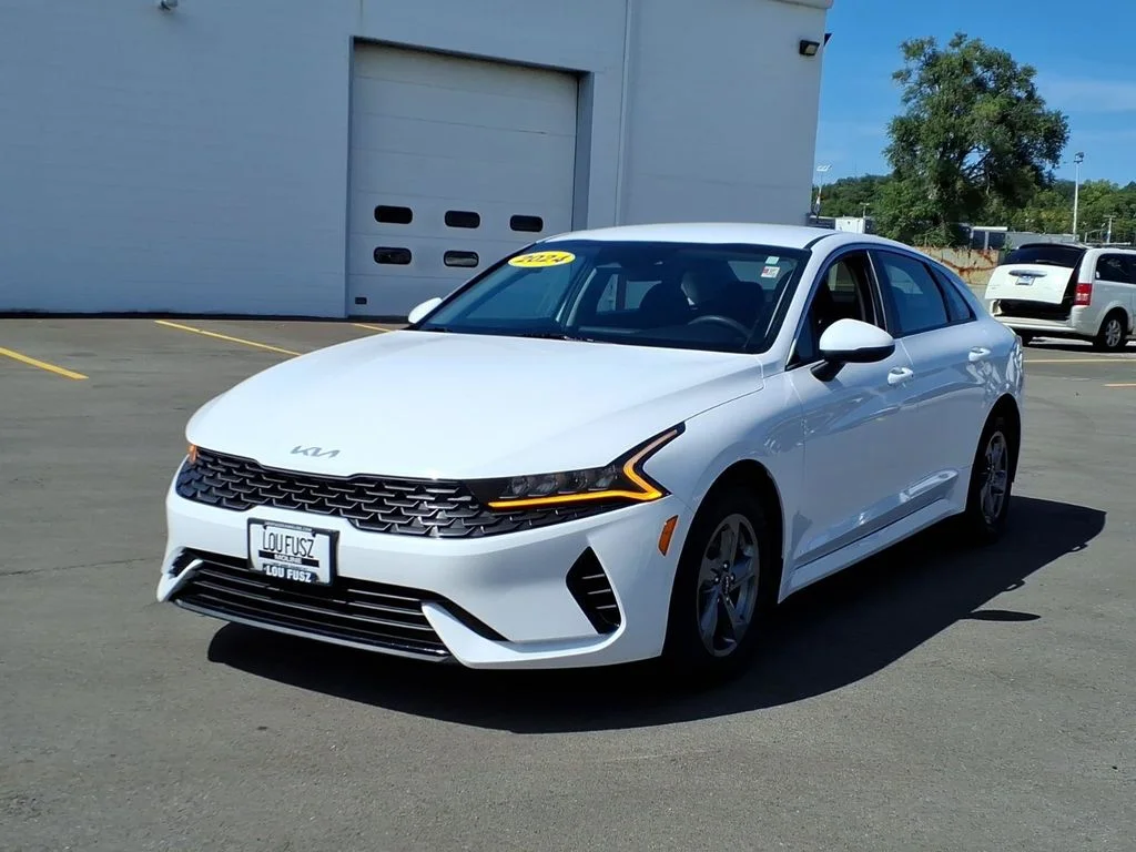Used 2024 White Kia LXS image 10