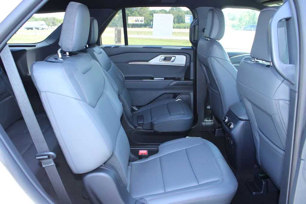 New 2027 White Ford 4DR 4WD ACTIVE image 19