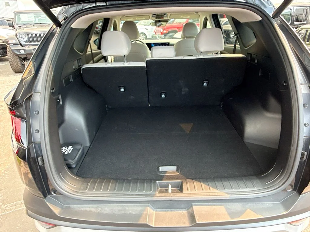 Used 2025 Black Hyundai SEL image 30