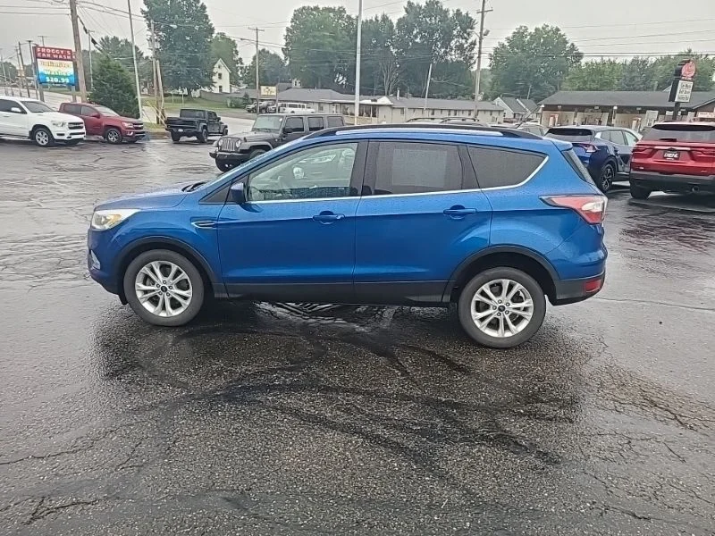 Used 2017 Blue Ford SE image 3