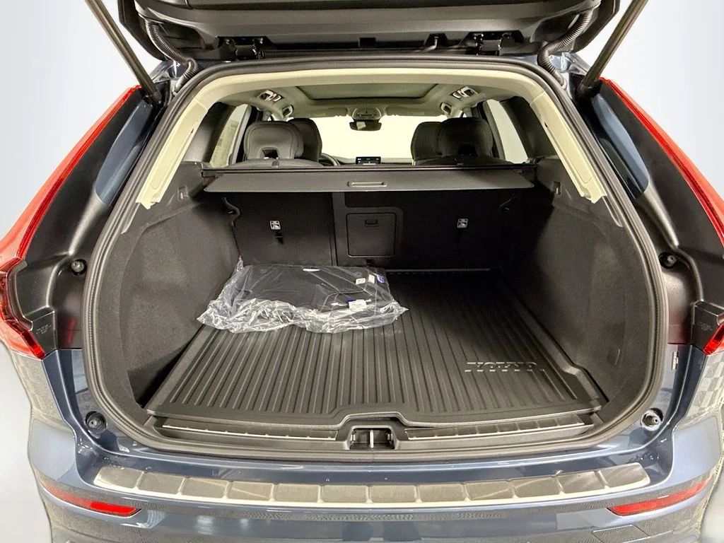 2026 Volvo XC60 Plus - Photo 22