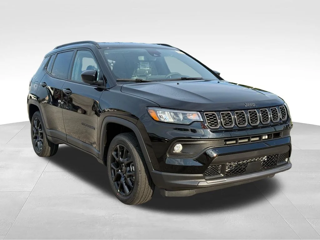 New 2026 Diamond Black Crystal Pearl-Coat Exterior Paint Jeep Latitude image 7