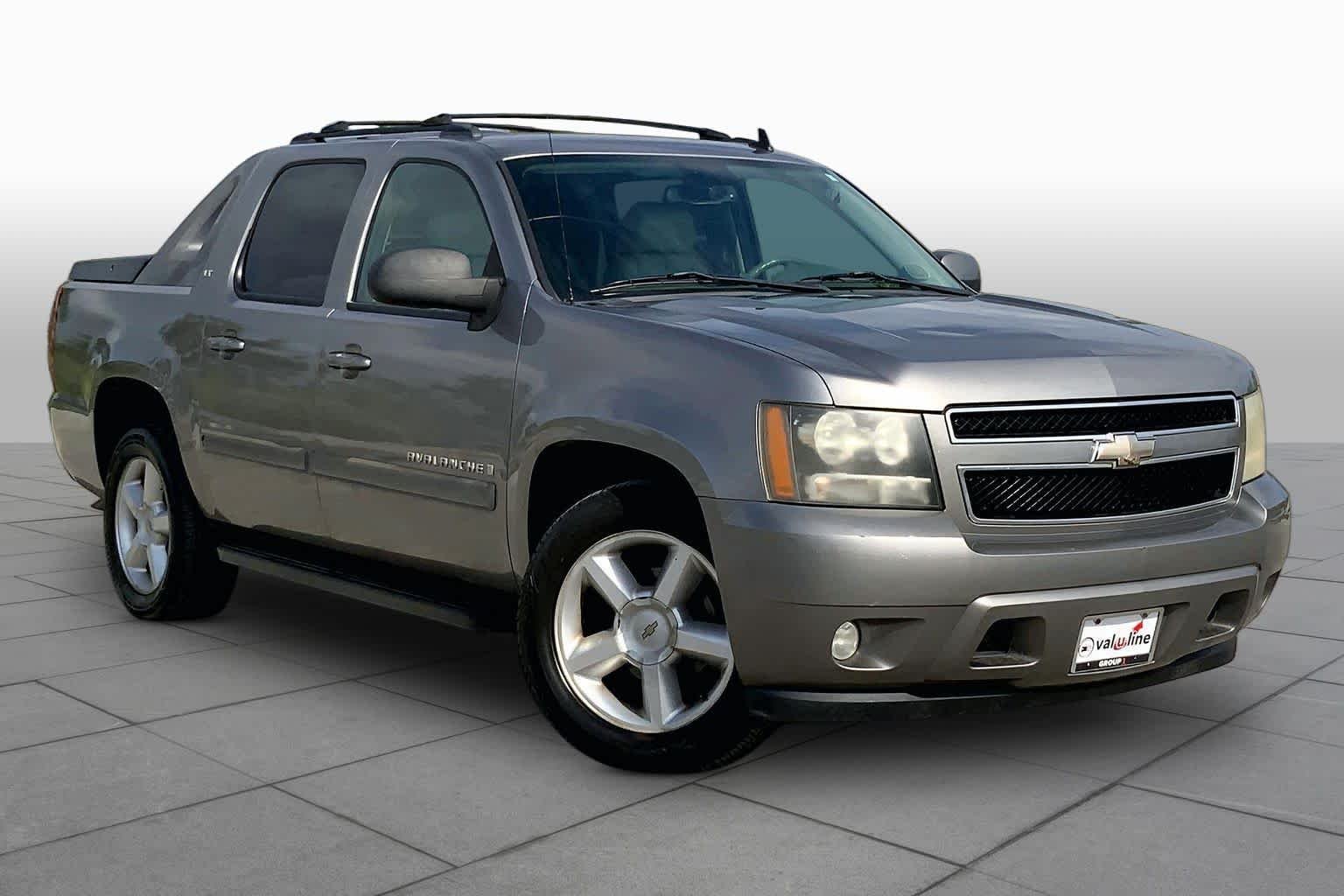 Used 2008 Graystone Metallic Chevrolet LT w/3LT image 2