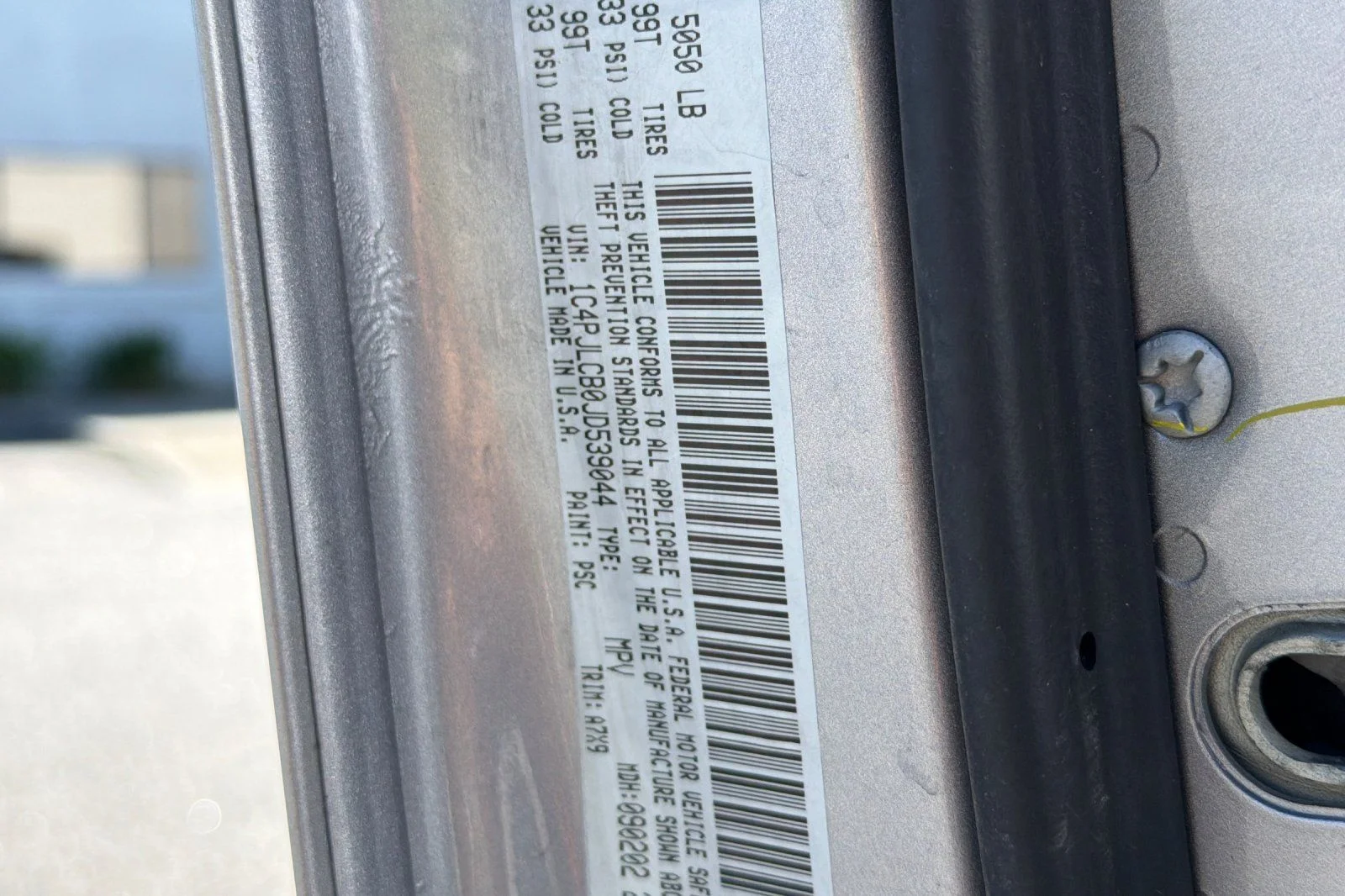 Used 2018 Silver Jeep Latitude image 29