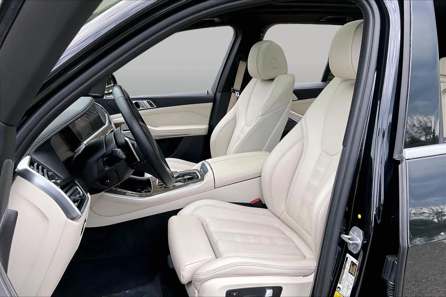 Used 2021 Black Sapphire Metallic BMW xDrive40i image 7