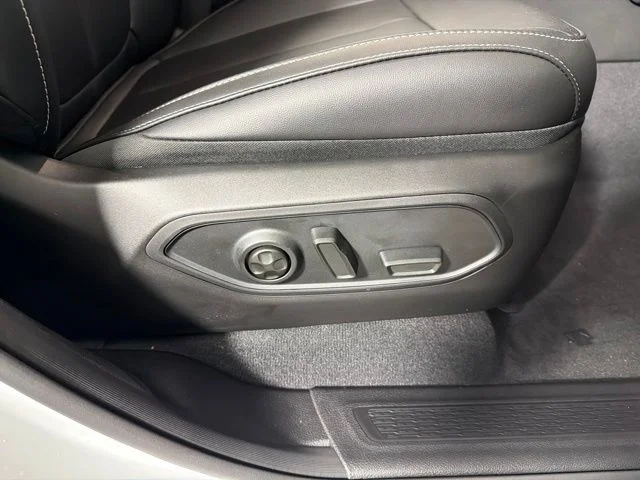New 2026 White/off-white Jeep Limited image 36