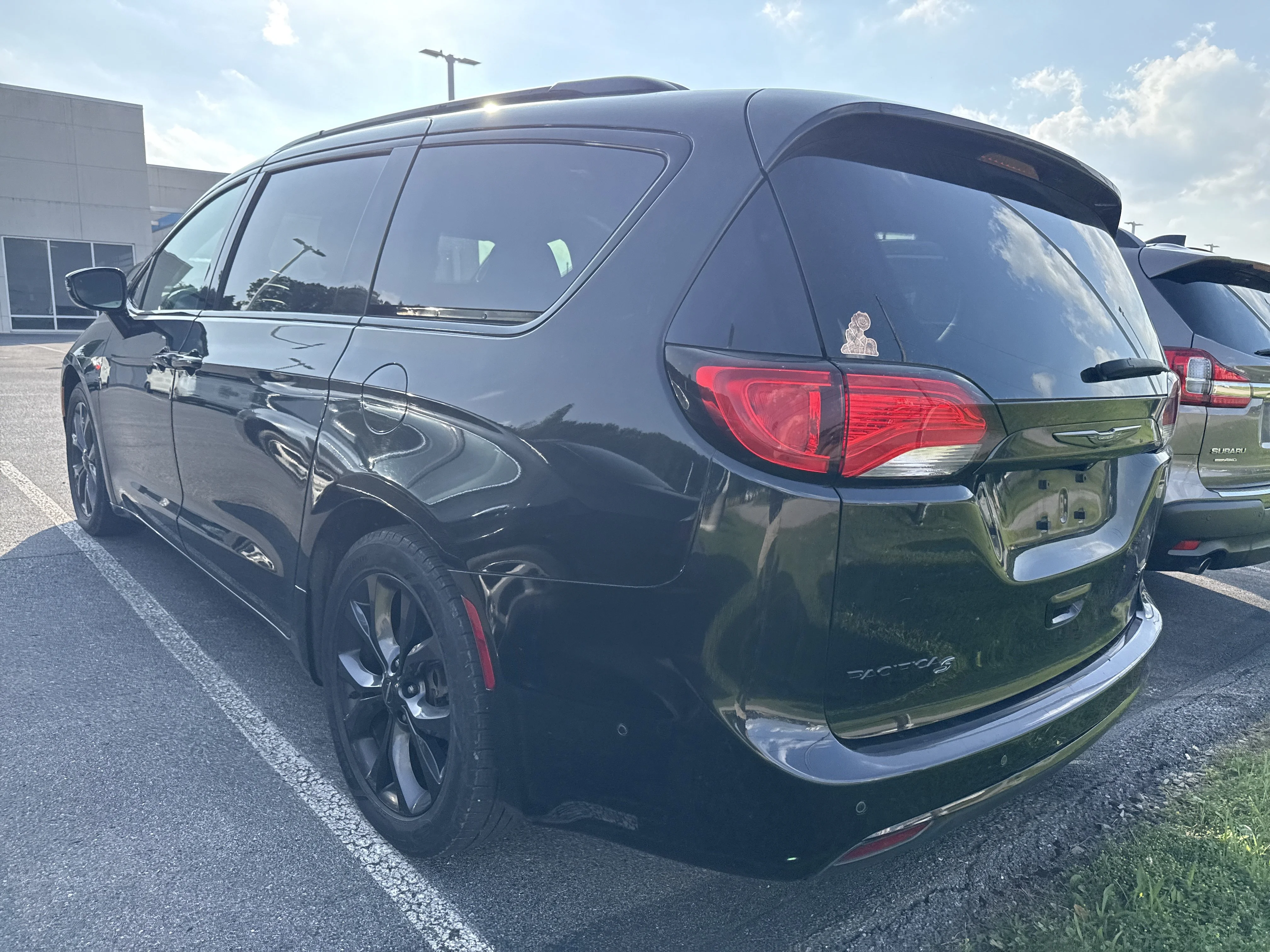 Used 2018 Brilliant Black Crystal Pearlcoat Chrysler Limited image 6