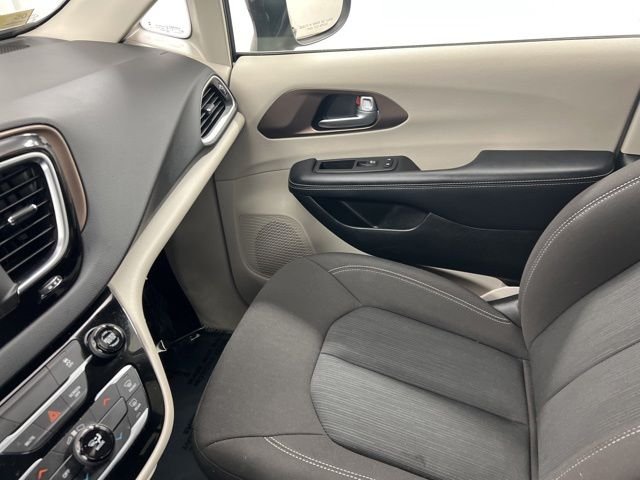 Used 2023 Black Chrysler LX image 21