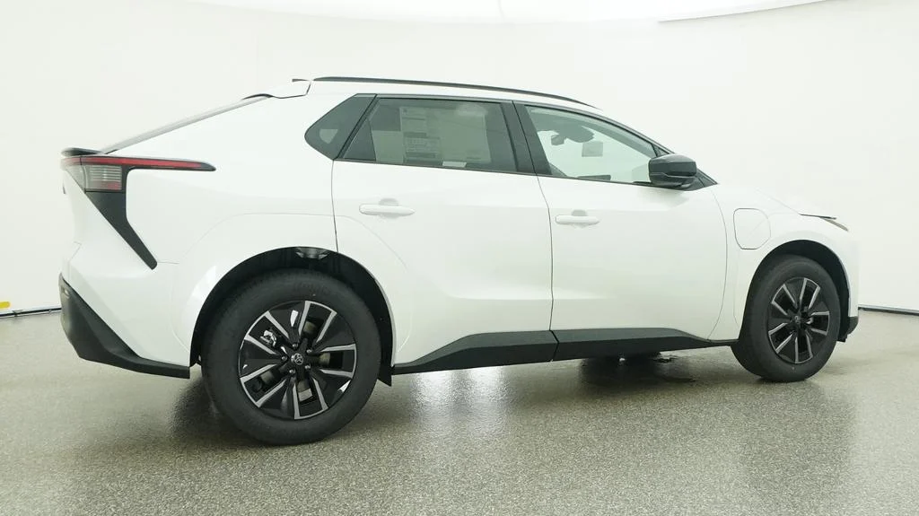 New 2026 Wind Chill Pearl Toyota XLE image 42