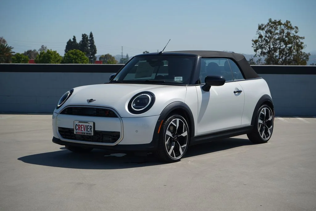 New 2026 White MINI Signature Plus image 2