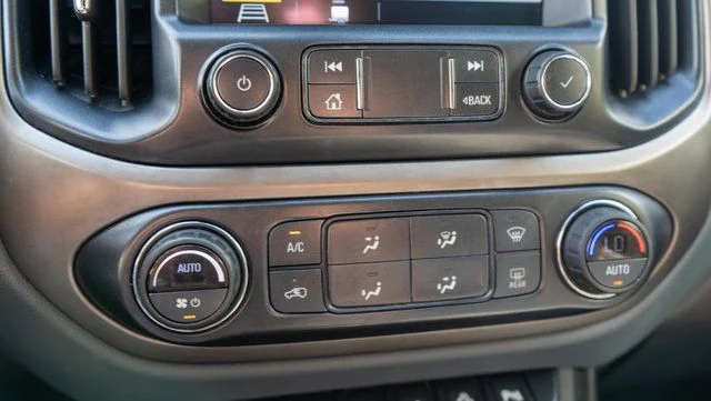 Used 2021 Gray Chevrolet Z71 image 25