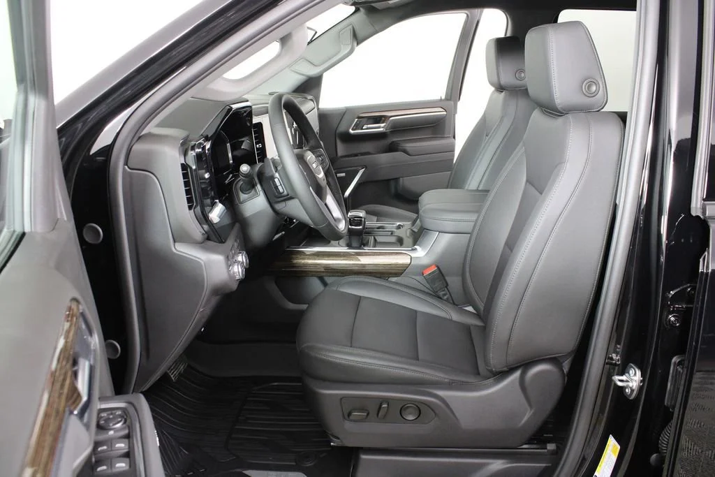 New 2026 Onyx Black GMC Elevation image 23